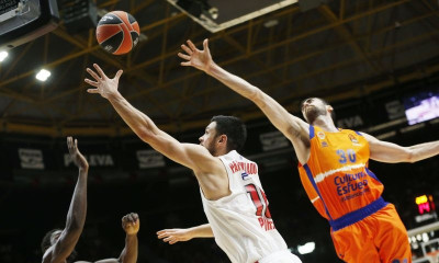 Βαλένθια – Ολυμπιακός 91-93: Έμεινε «ζωντανός» με τους φόργουορντ! (video+photos)