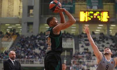 Τζόνσον: «Πήραμε τη νίκη, αλλά πρέπει να βελτιωθούμε»