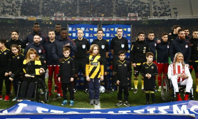 ΑΕΚ – Ολυμπιακός: Είσοδος με Μυρτώ και Τόνια για ένα ποδόσφαιρο που ενώνει (video+photos)