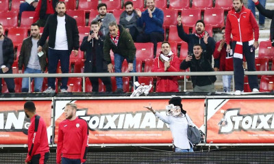 Τραγελαφικά πράγματα στο Φάληρο, οπαδός με μάσκα… Σαββίδη πέταγε «ρούβλια» στην Ξάνθη (photos)