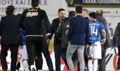 «Ροντέο» στο Περιστέρι: Ένταση και νεύρα στο ημίχρονο του Ατρόμητος-ΑΕΚ (photos)