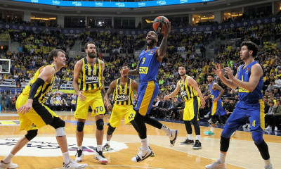 Φενέρμπαχτσε-Μακάμπι Τελ Αβίβ 77-78: Μεγάλο διπλό με Χάντερ