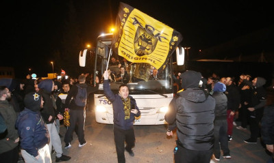 ΑΕΚ: Αποθεωτική υποδοχή στους Κυπελλούχους στο αεροδρόμιο (photos)