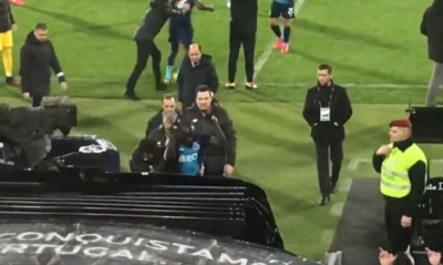 Σάλος με ρατσιστική επίθεση σε παίκτη της Πόρτο, απάντησε με άσεμνες χειρονομίες (video+photo)