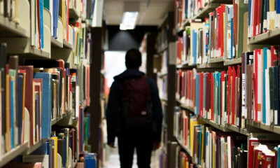 Σάλος: Αυτό είναι το ζευγάρι που γύριζε πορνό μέσα σε δημόσια βιβλιοθήκη