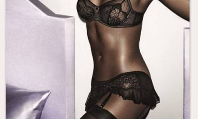 Η πιο «καυτή» 50άρα στον πλανήτη ποζάρει topless και τρελαίνει κόσμο (photos)