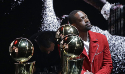 NBA: Απέσυραν τη φανέλα του Γουέιντ οι Χιτ (video)