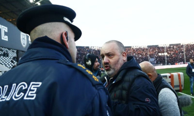 ΠΑΟΚ – Ολυμπιακός: Τα πανό και η ένταση με τον Καραπαπά (photos)