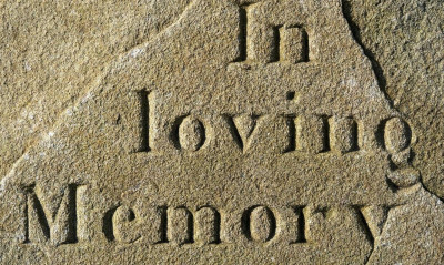 Απίστευτο: Αφαίρεσαν την πλάκα από τον τάφο του γιου τους - Δείτε γιατί (photo)