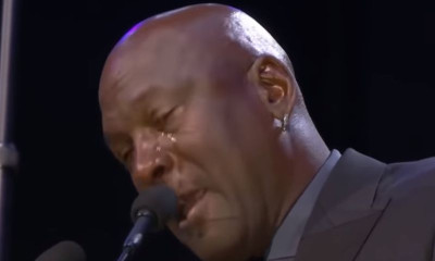 «Έσπασε» κι ο Μάικλ Τζόρνταν: Το κλάμα του «Air» στην τελετή για τον Κόμπι Μπράιαντ