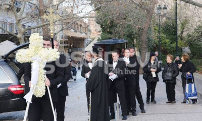 Κώστας Βουτσάς: Σε λαϊκό προσκύνημα η σορός του ηθοποιού (Photos)