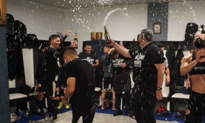 ΟΦΗ: Σαμπάνιες, χοροί και ατέλειωτο πάρτι στα αποδυτήρια (video)