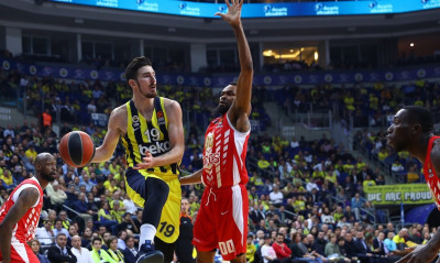 Φενέρμπαχτσε-Ερυθρός Αστέρας 66-63: Σώθηκε από νέο κάζο