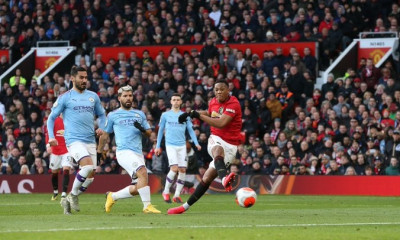 Μάντσεστερ Γιουνάιτεντ-Μάντσεστερ Σίτι 2-0: Την έκανε… πελάτισσα! (videos)