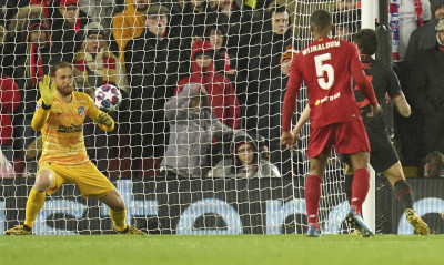 Λίβερπουλ-Ατλέτικο: Ο Βαϊνάλντουμ νίκησε τον «κέρβερο» Όμπλακ (videos)