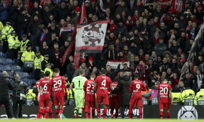 «Αγκαλιά» με την πρόκριση από το πρώτο ματς η Λεβερκούζεν (videos)