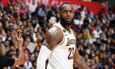 Το μήνυμα του ΛεΜπρόν: «Μήπως να ακυρώσουμε το 2020;»