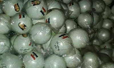 Στάμπα σε μπάλες οι φωτογραφίες στο πλαστό διαβατήριο του Ροναλντίνιο