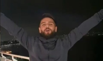 Νάπολι: Συνθήματα στο μπαλκόνι ο Ινσίνιε (video)