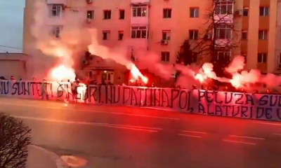 Κορονοϊός: Οπαδοί έξω από νοσοκομείο στη Ρουμανία (video)