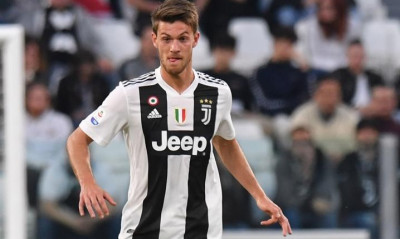 Κορονοϊός: Το μήνυμα του Ρουγκάνι, θετική και η σύντροφός του