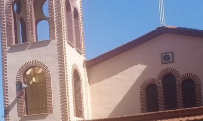 Το πανό εκκλησίας που έγινε Viral: «Δεν κολλάει ιό, κολλάει... Θεό» (photo)