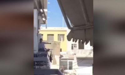 Έλληνες χορεύουν στα μπαλκόνια «Μια ζωή πληρώνω αμαρτίες» (video)