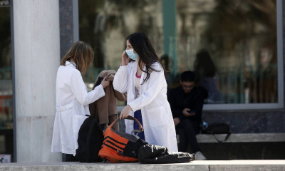 Κορονοϊός: Αυτά είναι τα δύο βασικά συμπτώματα του ιού που έχουν σχεδόν όλοι