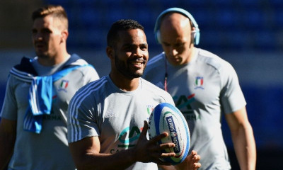 Κορονοϊός: Αθλητής βοηθάει ασθενείς και λέει «αντί να κράζετε στα social media βοηθήστε» (video)