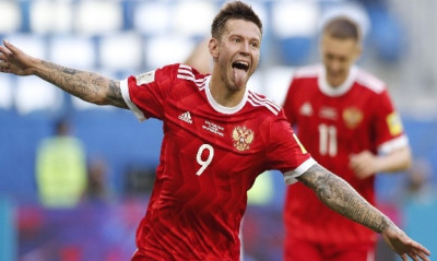 Κορονοϊός: Ο Σμολόφ «έσπασε την καραντίνα» κι επέστρεψε στην Ρωσία