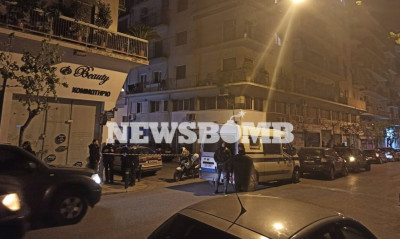 Συναγερμός στο κέντρο της Αθήνας: Άνοιξε πυρ και ταμπουρώθηκε στο διαμέρισμά του - Οι πρώτες εικόνες