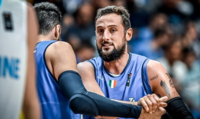 NBA: Επίθεση Μπελινέλι σε Γκομπέρ