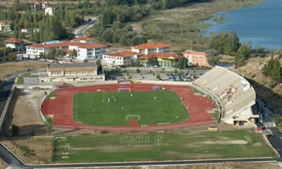 Απίστευτο! Κότες παίζουν… μπάλα σε ελληνικό γήπεδο (photos)