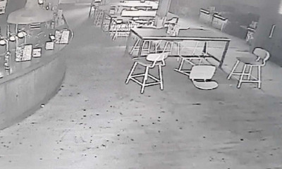 Ιδιοκτήτης μπαρ παρακολουθεί όσα κατέγραψε κλειστό κύκλωμα! Το σοκ που έπαθε δεν περιγράφεται (vid)