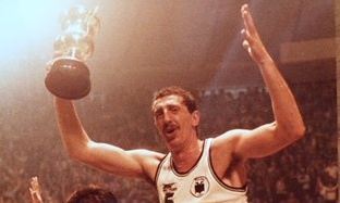 Σαν σήμερα: Ο τελικός με τα «ξυρισμένα κεφάλια» (video+photos)