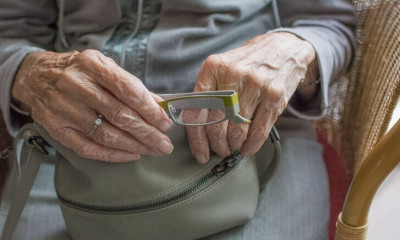 Συντάξεις: Δύο σενάρια για τα παλαιά αναδρομικά