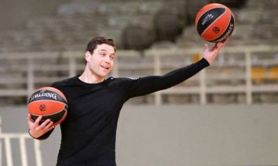 Ο Φριντέτ γυμνάζεται με την οικογένειά του για καλό σκοπό