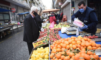 Μεταδίδεται ο κορωνοϊός από τα τρόφιμα; Ειδικός απαντά σε βασικά ερωτήματα για το φαγητό