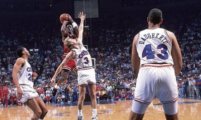 «The Shot»: Το καλάθι που άλλαξε την καριέρα του Μάικλ Τζόρνταν (videos+photos)