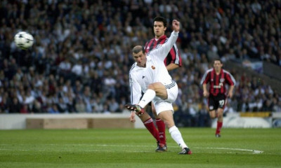 Η μέρα που ο Ζινεντίν Ζιντάν «ζωγράφισε» το ταλέντο του στο χορτάρι (videos+photos)