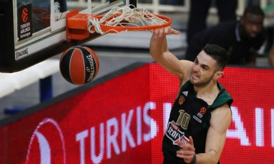 Παναθηναϊκός ΟΠΑΠ: «Γράφει» χιλιόμετρα ο Παπαπέτρου (video)