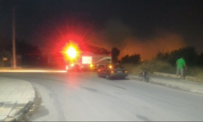 Έβαλαν φωτιά κοντά στο κλειστό της Πάλης στα Άνω Λιόσια (photos)