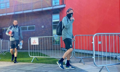 Τρομερή κίνηση από τη Λίβερπουλ: Δώρισε 25.000 μάσκες στην τοπική κοινότητα