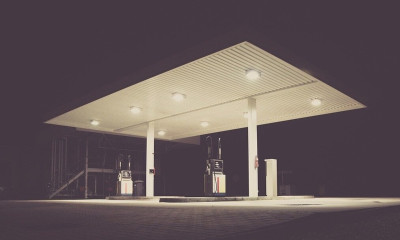 Πήγε σε βενζινάδικο να γεμίσει το ντεπόζιτο - Δεν πίστευε αυτό που προσγειώθηκε (video)