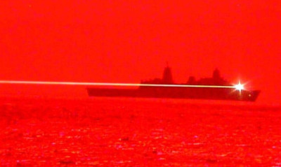 Αμερικανικό πλοίο καταρρίπτει drone με laser - Απίθανο video
