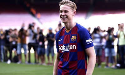 Μπαρτσελόνα: Αποθέωσε Μέσι ο Ντε Γιονγκ