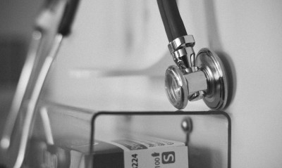 ΣΟΚ: Συνελήφθη γιατρός «μαϊμού» στην Αττική - Νεκρά δύο παιδιά ασθενείς του