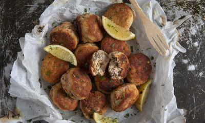 Άκης Πετρετζίκης: Κεφτεδάκια γαλοπούλας