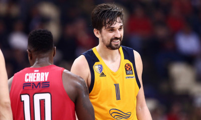 Η Χίμκι κρατάει τον περιζήτητο Σβεντ (videos+photos)