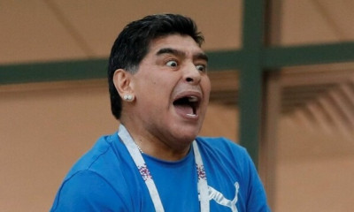 Μοναδικό βίντεο! Ο Μαραντόνα χορεύει και τα δείχνει... όλα!